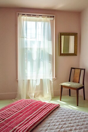 1 bedroom, internet, bed sheets