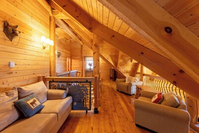 Private Luxury Log Cabin - Stunning Snowshoe Mtn Views + Hottub/Sauna/Pool Table