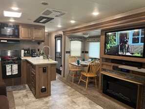 Fridge, microwave, oven, stovetop - Blue Spring Hideaway (Madison County)