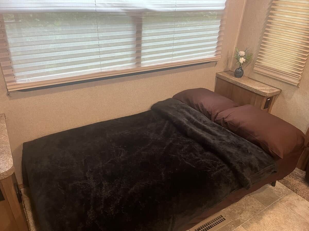 1 dormitorio, tabla de planchar con plancha, wifi y ropa de cama