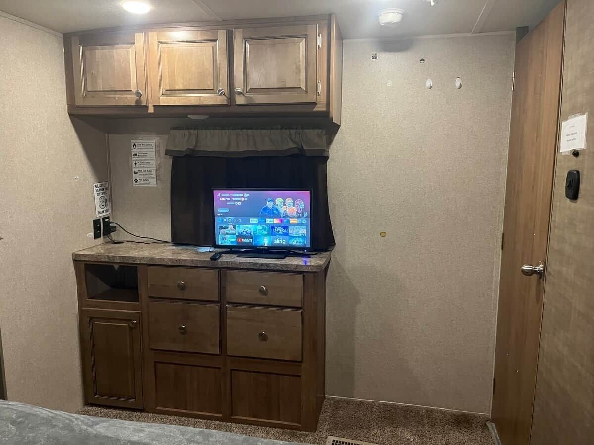 1 dormitori, planxa i posts de planxar, wifi i roba de llit 