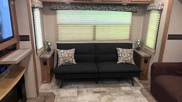 Televisie en een open haard