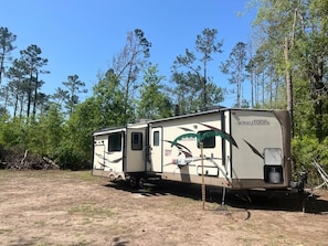 المنطقة المحيطة بالمنشأة