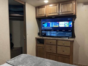 1 bedroom, iron/ironing board, WiFi, bed sheets - Blue Spring Hideaway (Madison County)