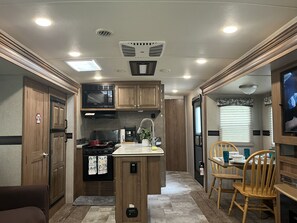 Mikroaaltouuni, uuni, liesi