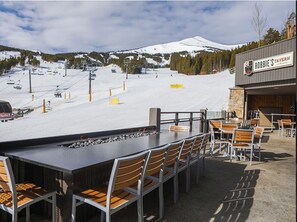 تناول الطعام بالخارج