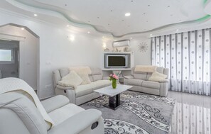 TV - Beautiful home in Tar (Tar)