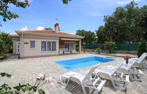 Pool - Beautiful home in Tar (Tar)