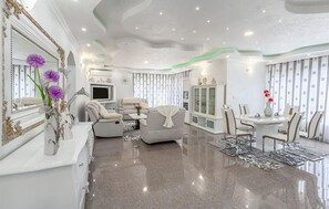 TV - Beautiful home in Tar (Tar)