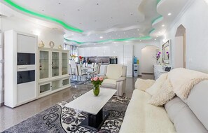 TV - Beautiful home in Tar (Tar)