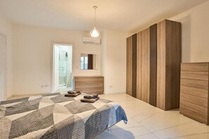 3 habitaciones, tabla de planchar con plancha y internet 