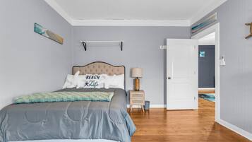 Desk, WiFi, bed sheets