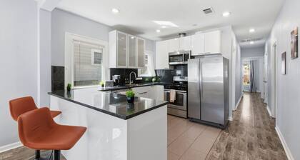 Cozy Hyde Park Stay with Parking, Yard & Walkable Eats