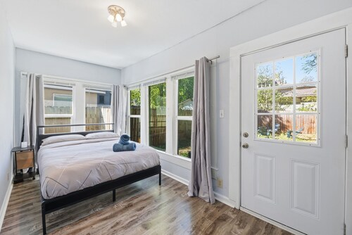 Cozy Hyde Park Stay with Parking, Yard & Walkable Eats