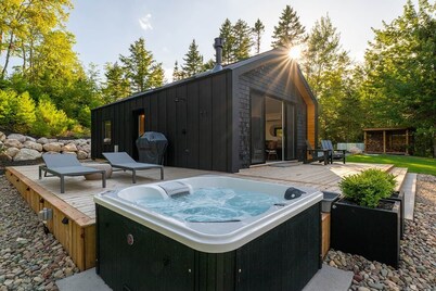 Nalu Retreat Lakeside Villa