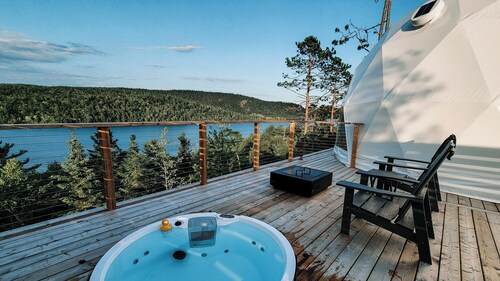 Dome 2 - Lake View on an escarpment