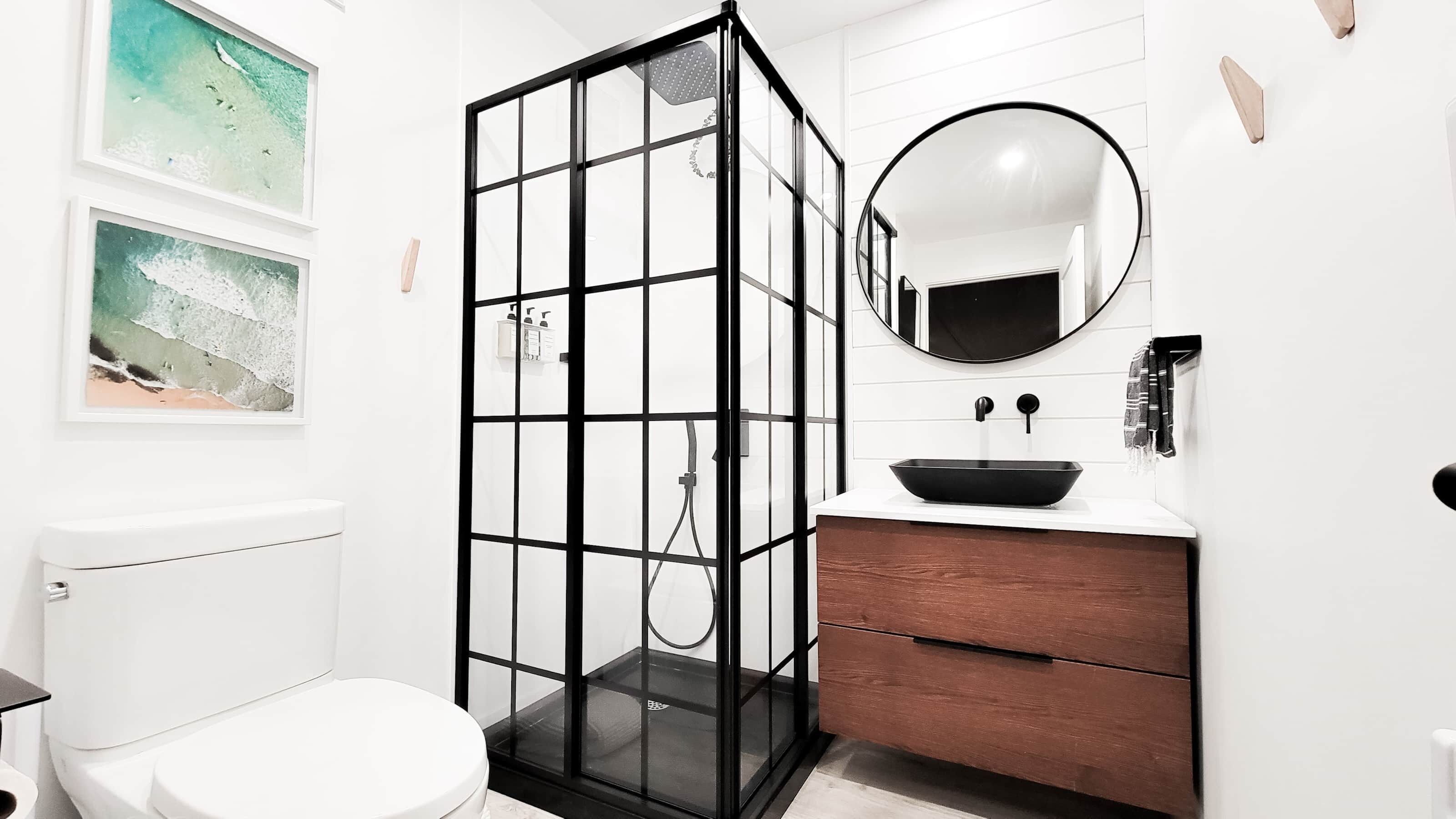 مجففات شعر، مناشف، صابون، شامبو