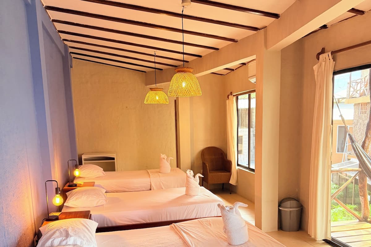 Habitación triple Confort, vista al jardín | Wifi gratis
