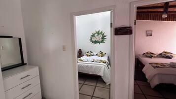 Quarto casal conforto, vista para o jardim | Wi-Fi de cortesia