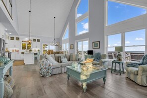 Televisión y chimenea 