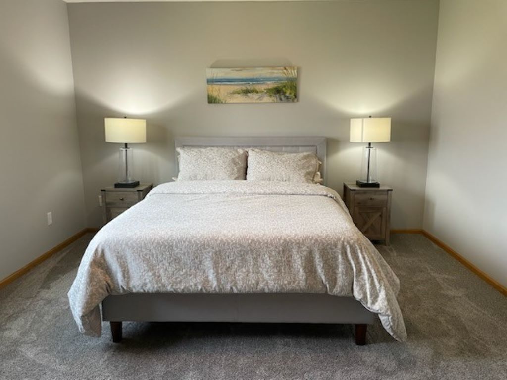 3 عدّة غرف نوم ومكواة/لوح كي وواي فاي وملاءات أسرّة