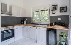 Réfrigérateur, four, plaque de cuisson, lave-vaisselle