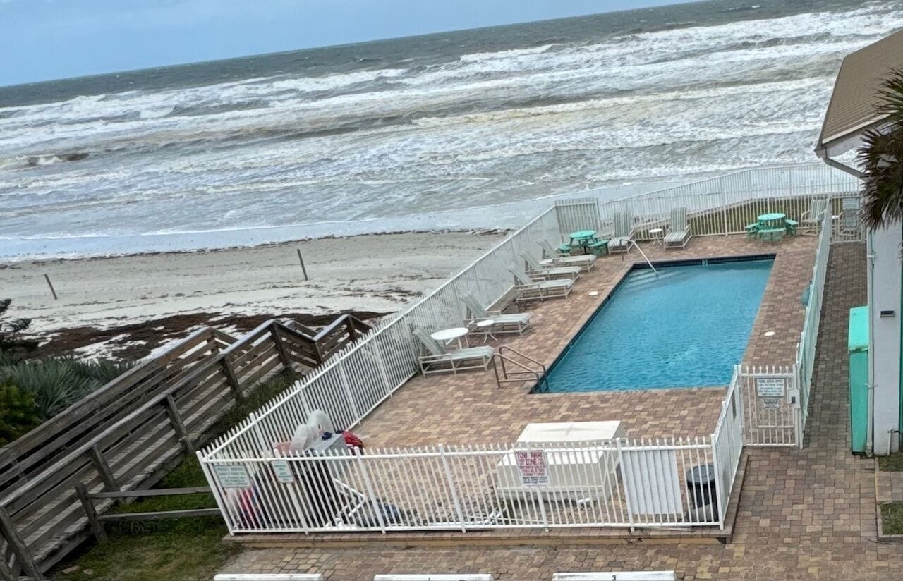 Outdoor pool, pool loungers