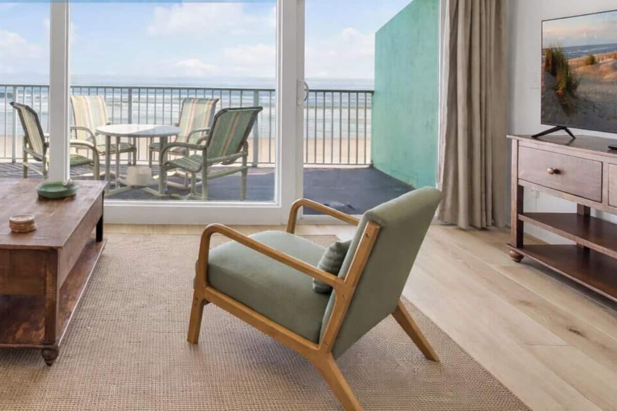 Condo família, vista para a praia | Cortinas blackout, ferros/tábuas de passar roupa, Wi-Fi de cortesia