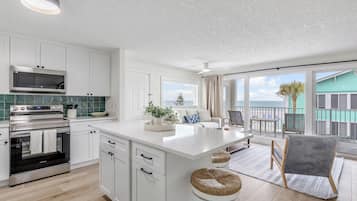 Family Condo, Ocean View | Private kitchen