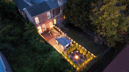 The Manhattan ~ Hot Tub, Fire Pit, Grill & Chill