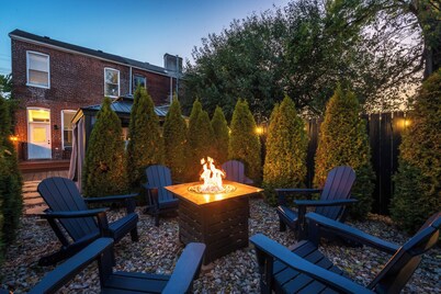 The Manhattan ~ Hot Tub, Fire Pit, Grill & Chill