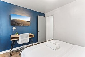 2 bedrooms, internet, bed sheets