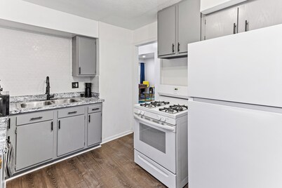 [4BDs] w/Ping-Pong+Foosball Tables!