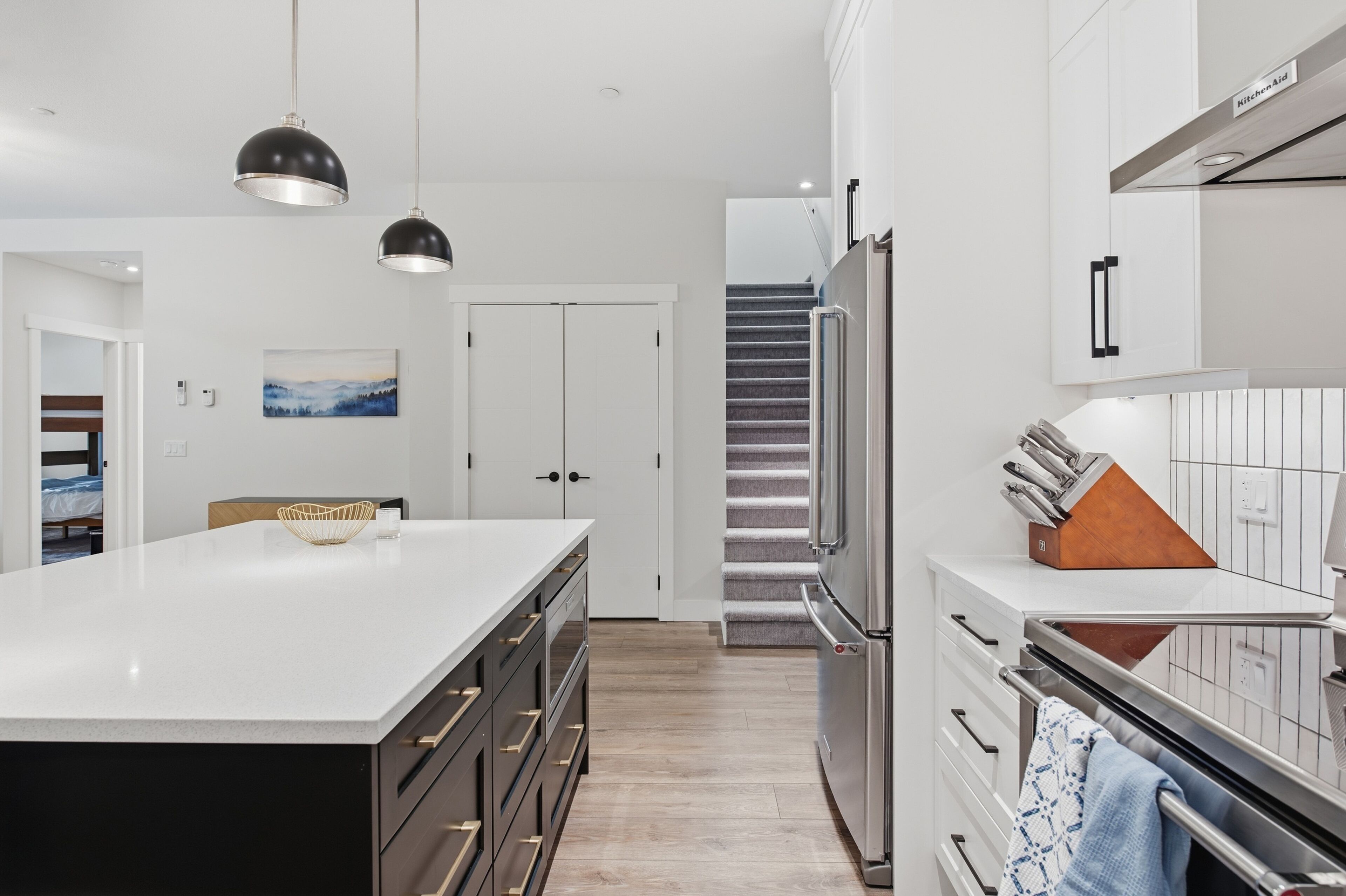 Refrigerador, microondas, horno y parrilla de estufa 