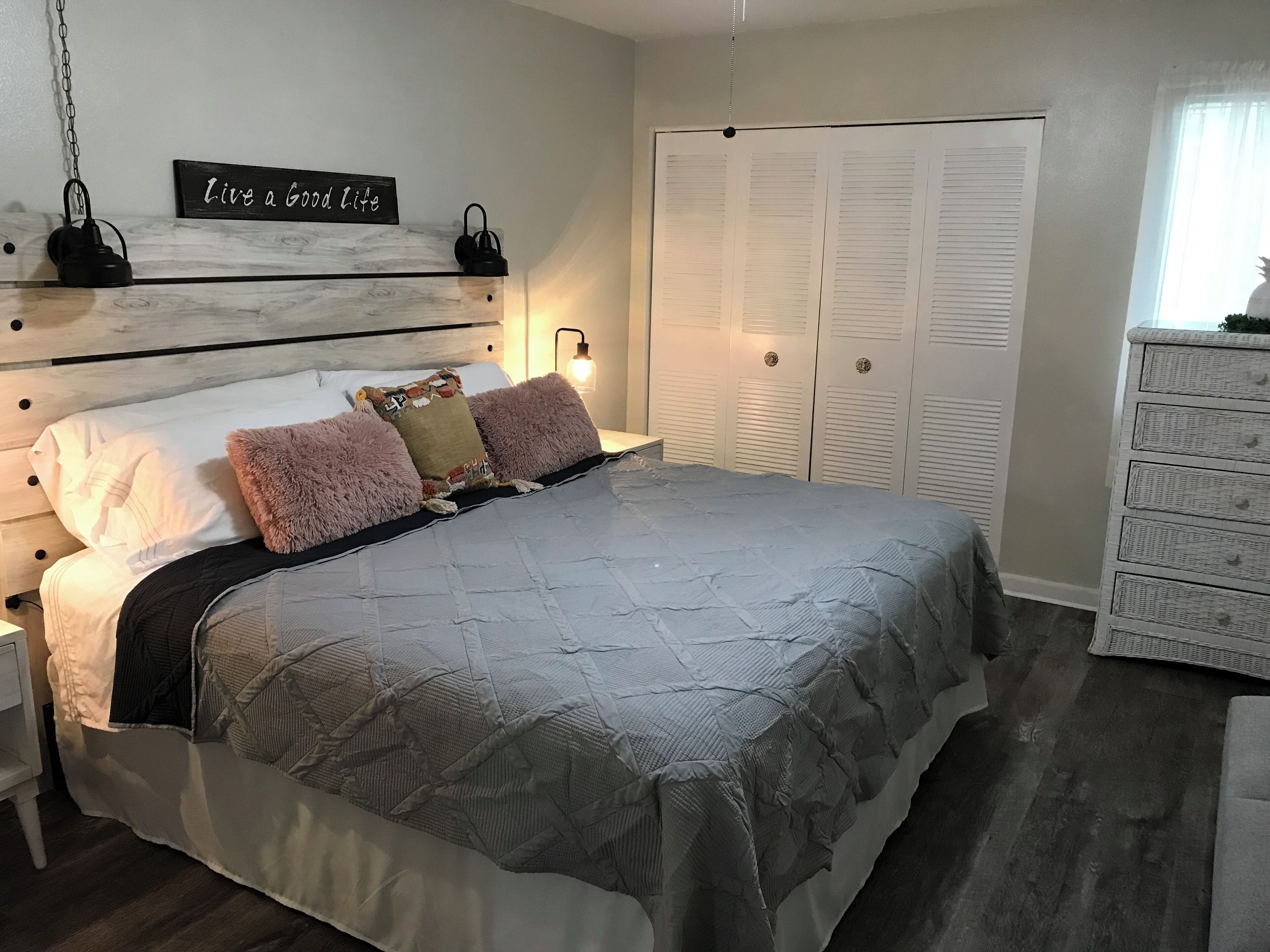 2 habitaciones, tabla de planchar con plancha, wifi y ropa de cama 