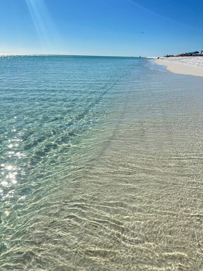 Directly on the Santa Rosa Sound, 4 miles to Okaloosa Island