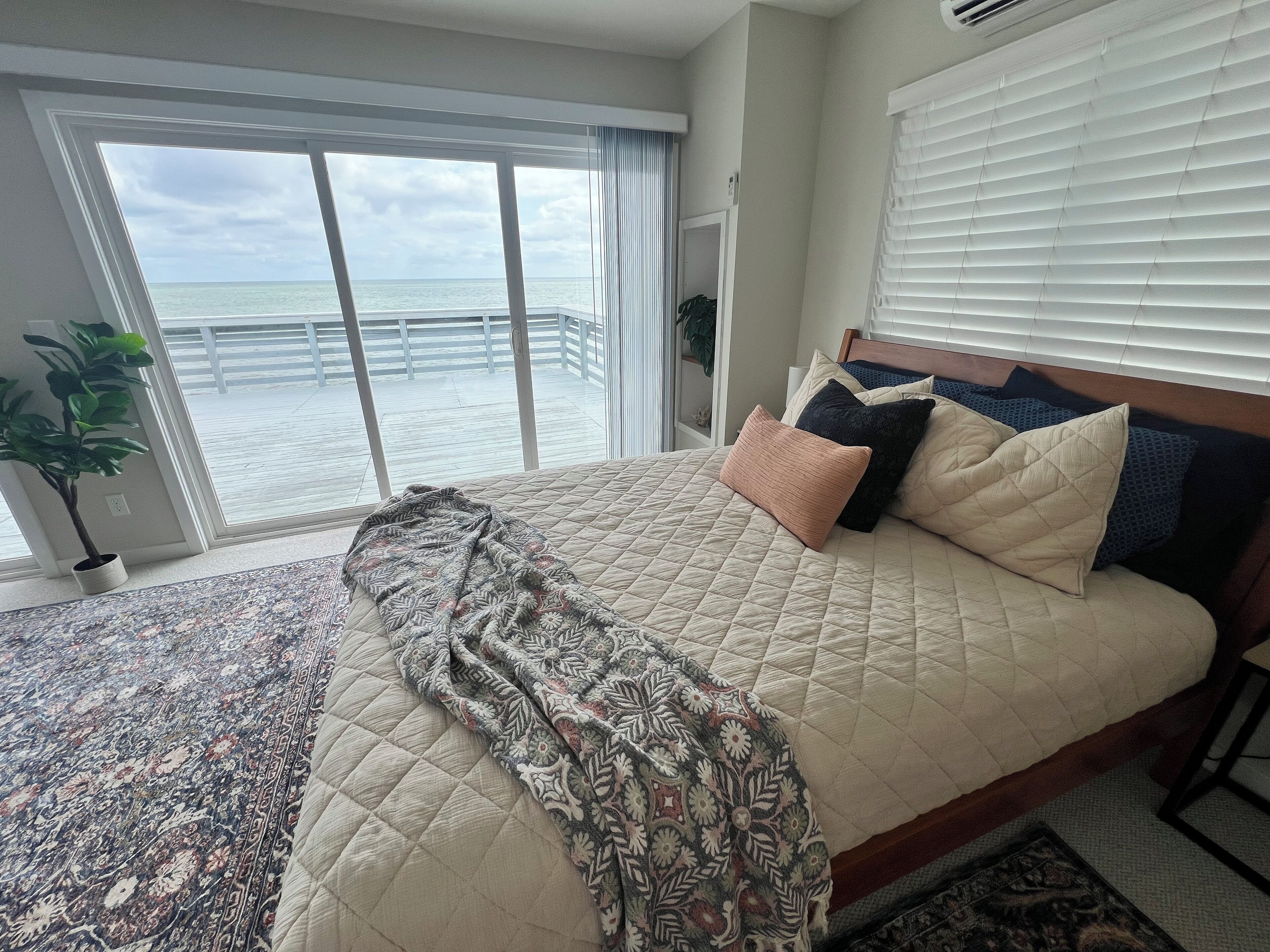 3 bedrooms, iron/ironing board, internet, bed sheets