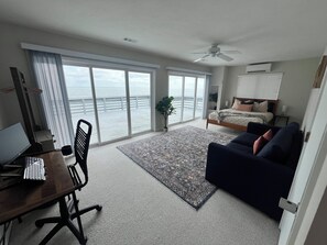 3 عدّة غرف نوم ومكواة/لوح كي وخدمة الإنترنت وملاءات أسرّة