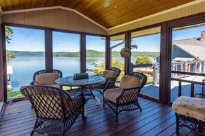 Dining - Watts Bar Fun Lake Home | Views | Ramp | Docks | Firepit | Fast WiFi (Spring City)