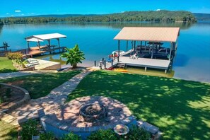 Terrace/patio - Watts Bar Fun Lake Home | Views | Ramp | Docks | Firepit | Fast WiFi (Spring City)