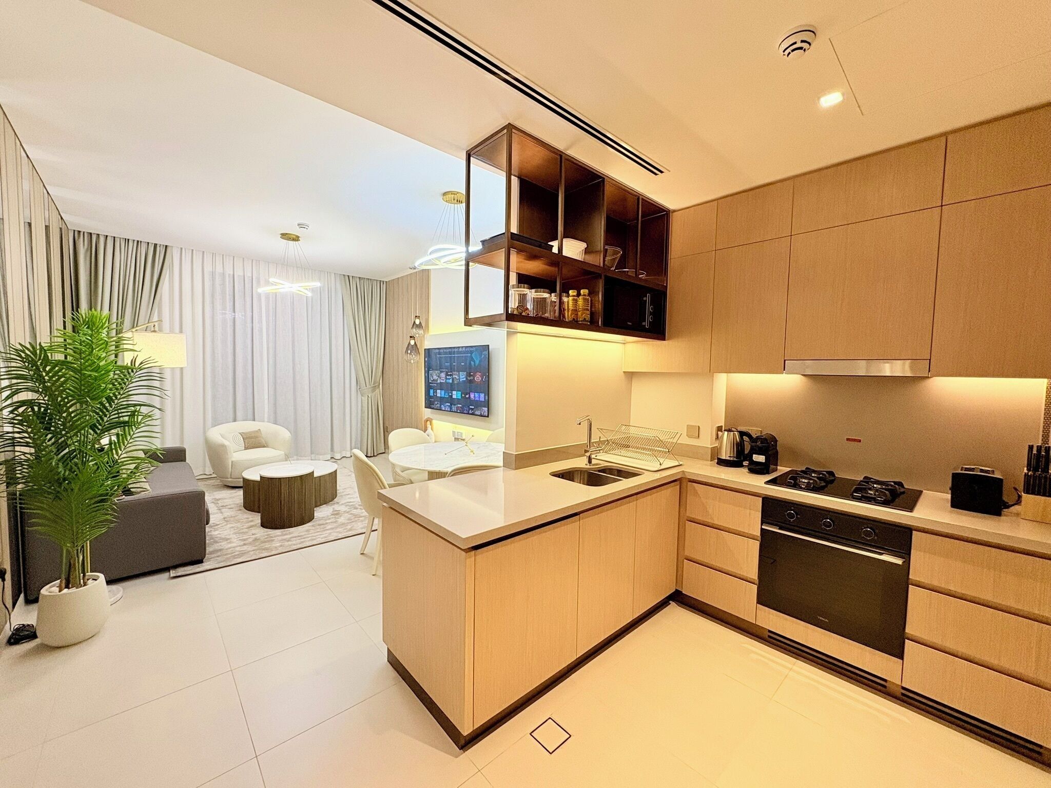 2 bedroom 2 Bathroom Apartments with Burj Khalifa Views | ตู้นิรภัยในห้องพัก, โ  ต๊ะทำงาน, ผ้าม่านกันแสง, เตารีด/โต๊ะรีดผ้า