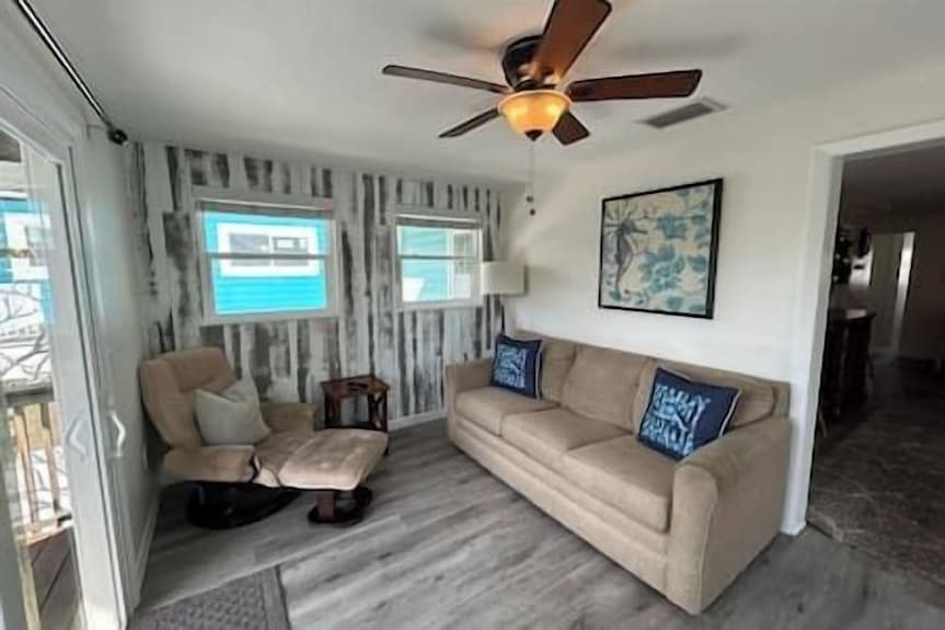 Ami Sunset Beach Gulf View Retreat W/ Pool + Decks + Wifi + Dog-friendly - Bradenton Beach