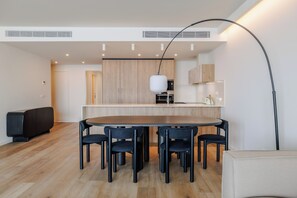 Living area - Upon Harbor - Seixal Bay Hotel (Seixal)