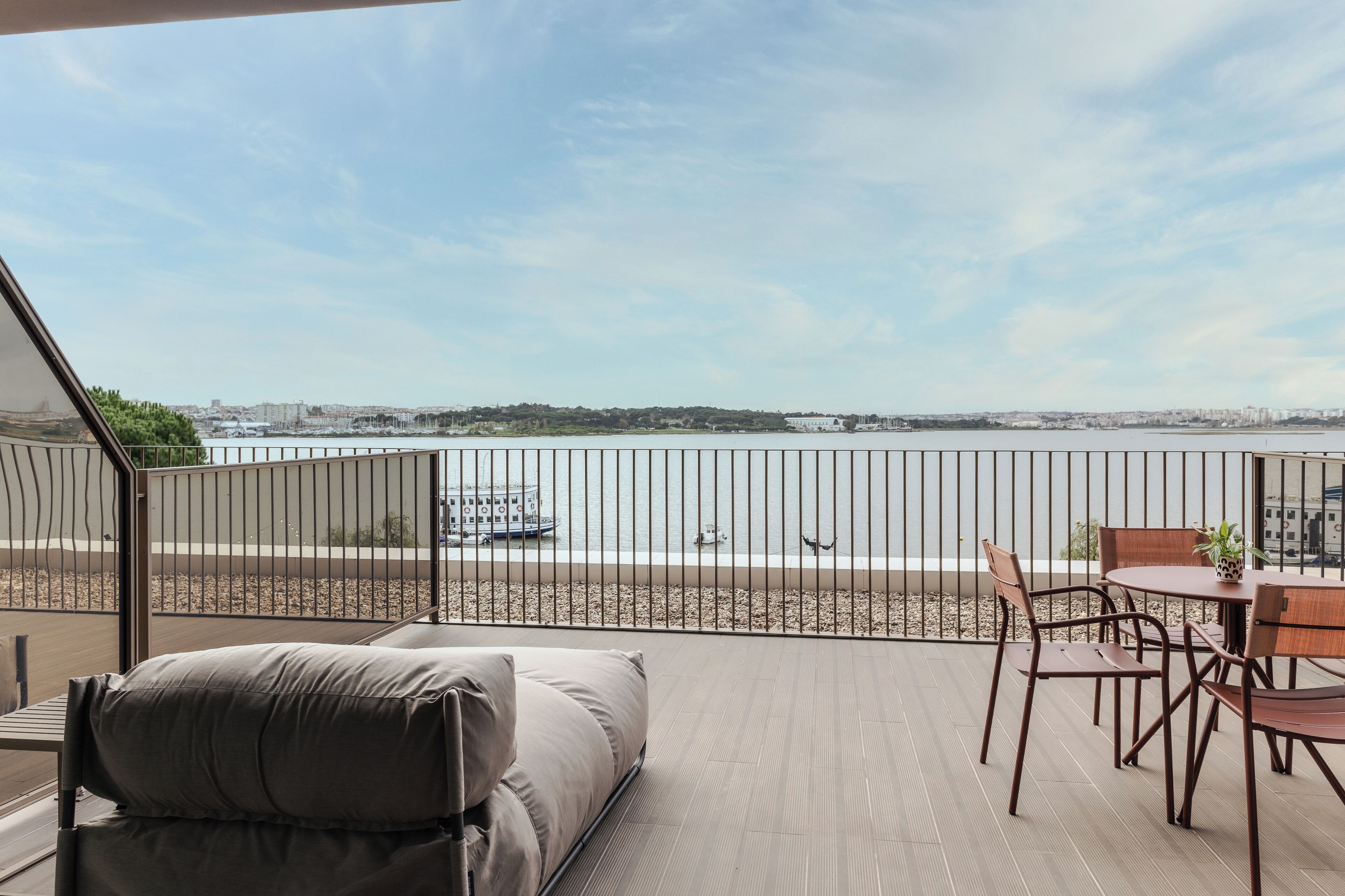 Duplex, 1 Bedroom, Bay View | In-room safe, desk, laptop workspace, blackout curtains