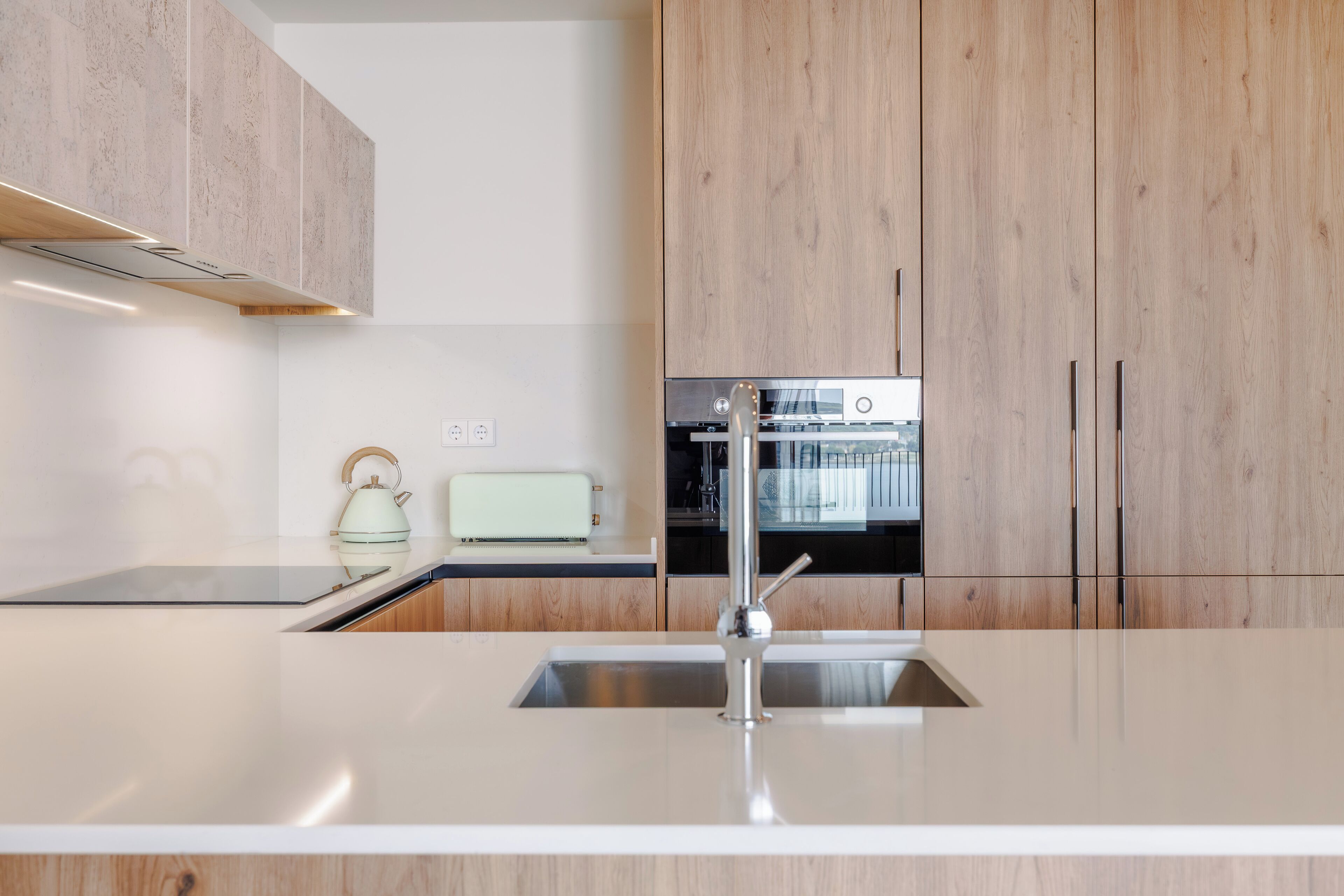 Microwave, stovetop, cookware/dishes/utensils