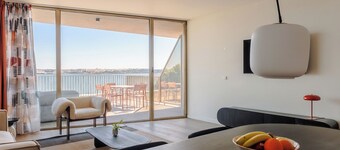 Upon Harbor - Seixal Bay Hotel