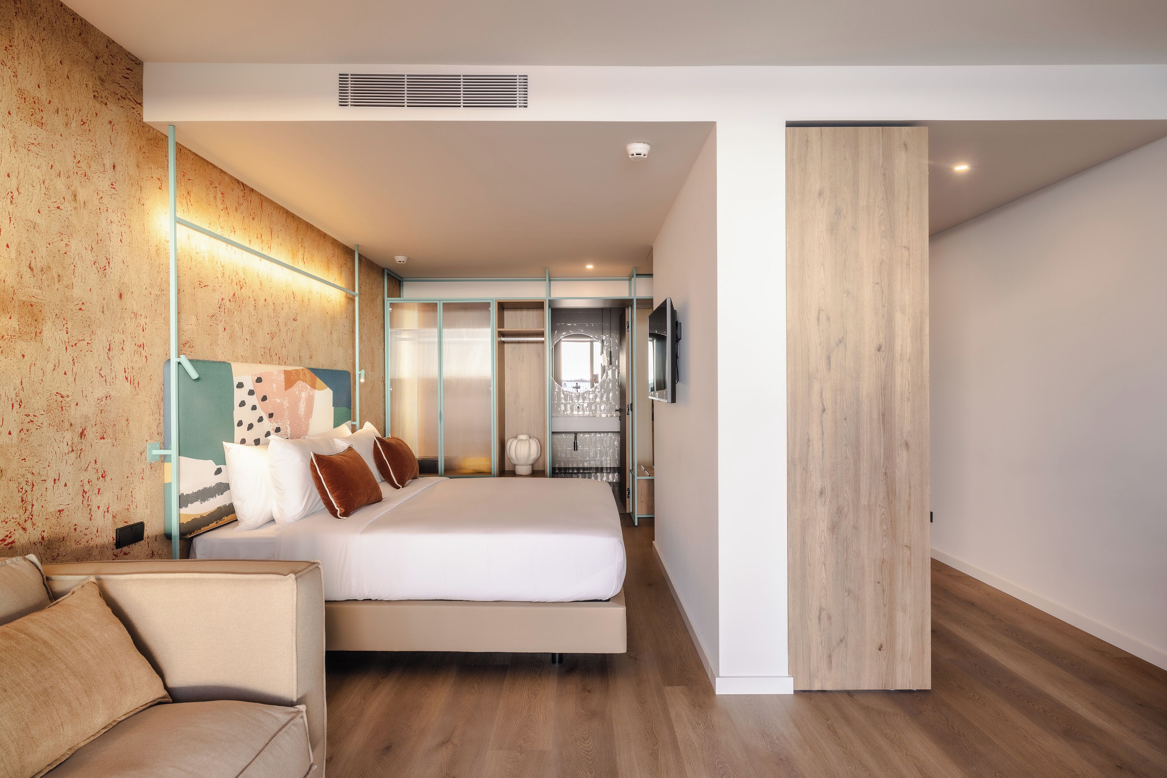 Caja de seguridad en la habitación y escritorio 