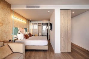 In-room safe, desk, laptop workspace, blackout drapes - Upon Harbor - Seixal Bay Hotel (Seixal)