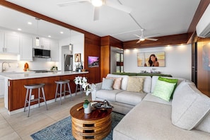 Condo, Multiple Beds, Lanai, Ocean View (Hale Pohaku 3) | Living area
