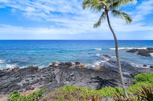Oceanfront Elegance 2BR w/ Panoramic Views, Pool, Lanai + Concierge - Vrkcv